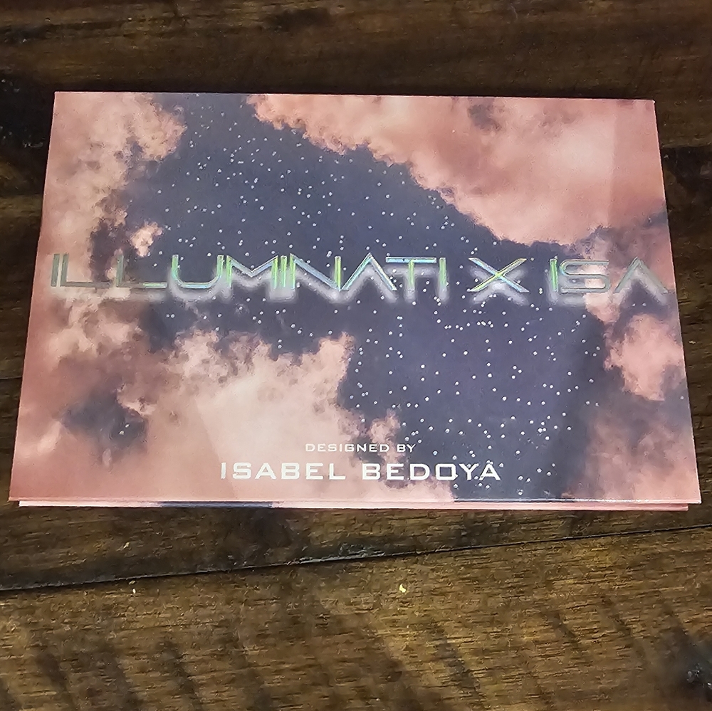 Illuminati x Isa eyeshadow pallet